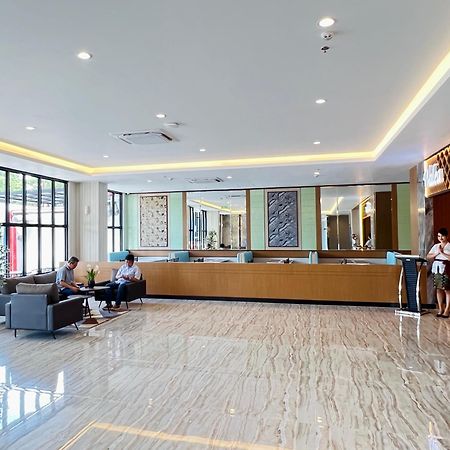 D'Primahotel Airport Sultan Hasanuddin Makassar Sudiang Extérieur photo