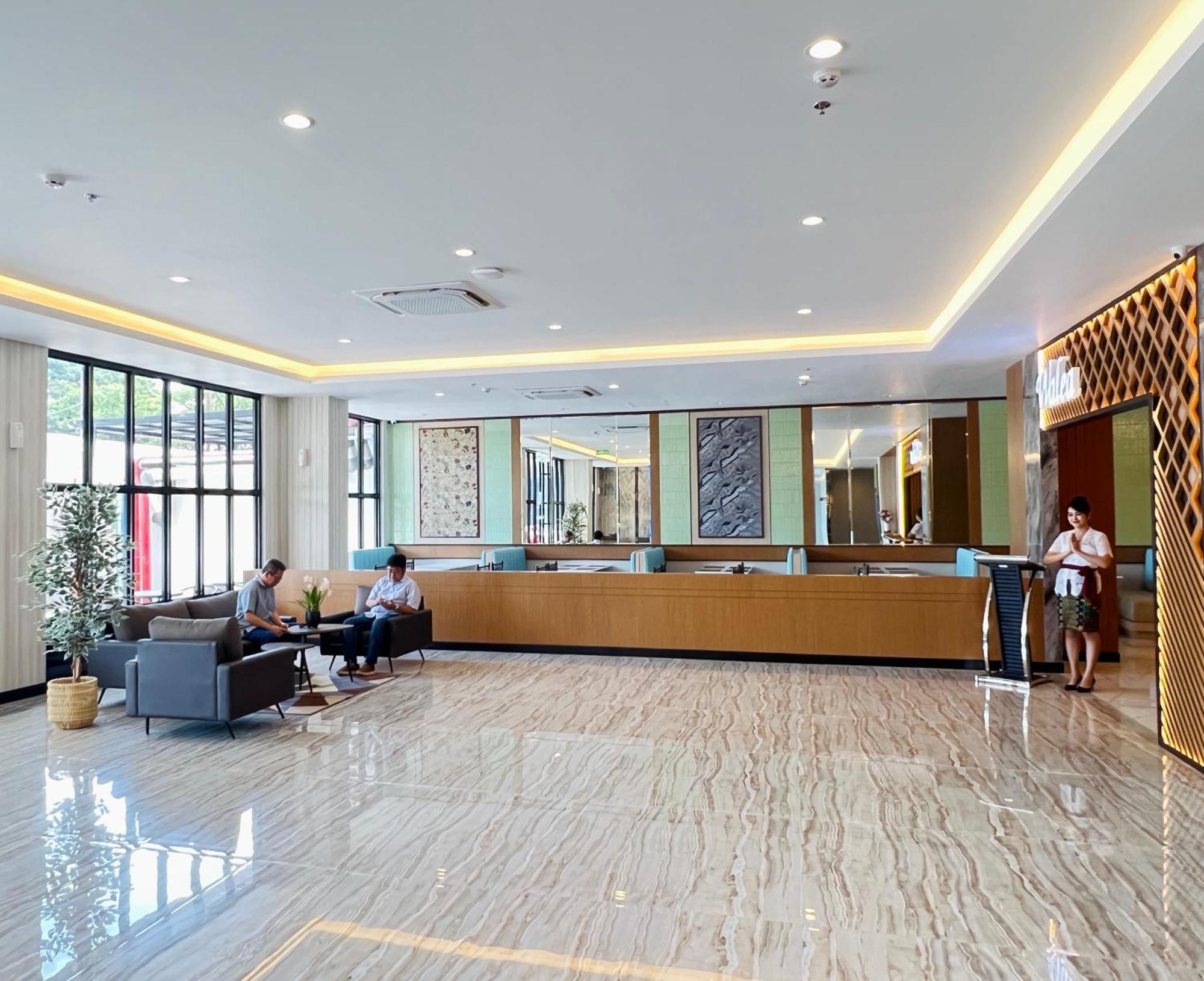 D'Primahotel Airport Sultan Hasanuddin Makassar Sudiang Extérieur photo