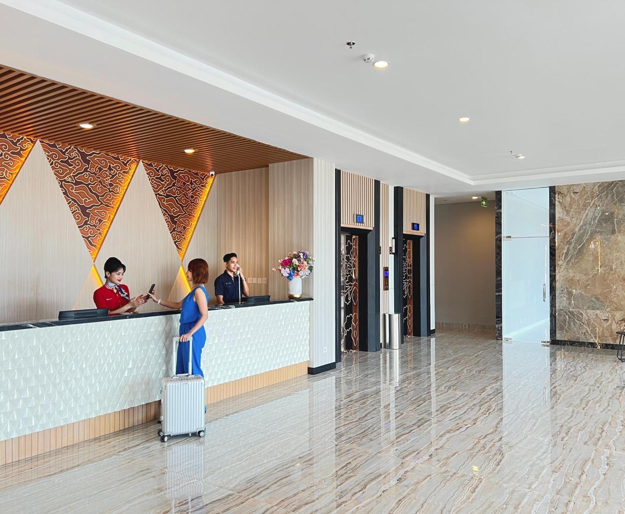 D'Primahotel Airport Sultan Hasanuddin Makassar Sudiang Extérieur photo